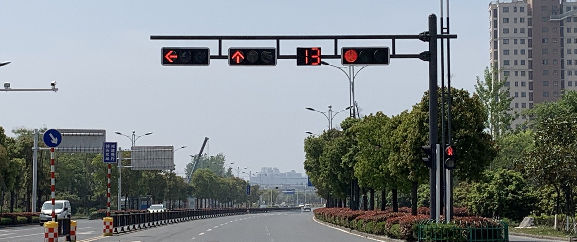 交通信號(hào)燈桿，道路交通信號(hào)桿